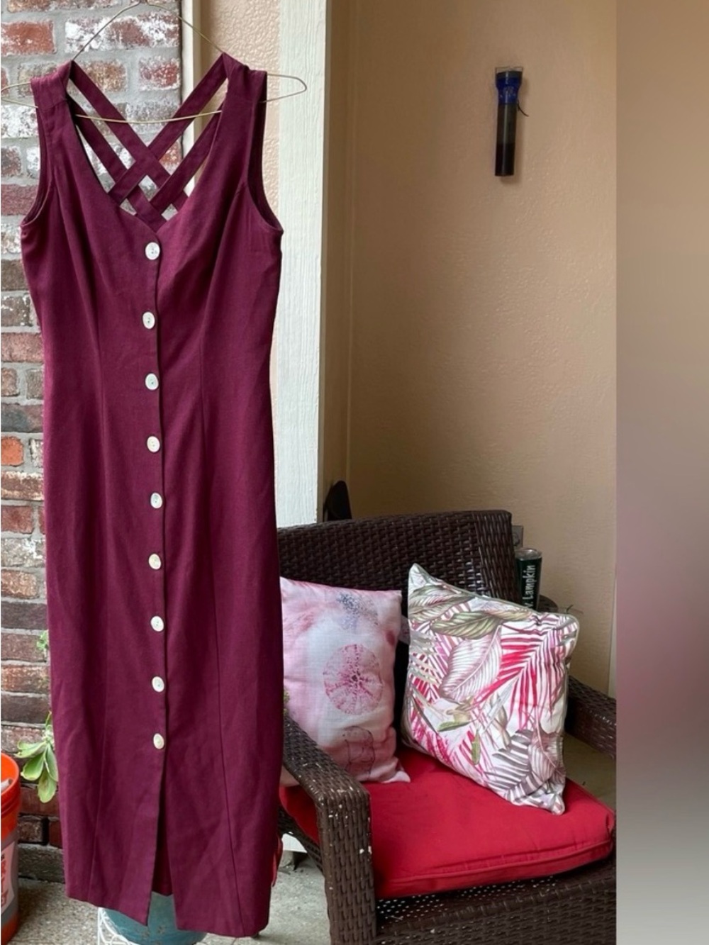 DECKED OUT LADIES 11/12 sophisticated & Sassy Maroon Strappy button front dress